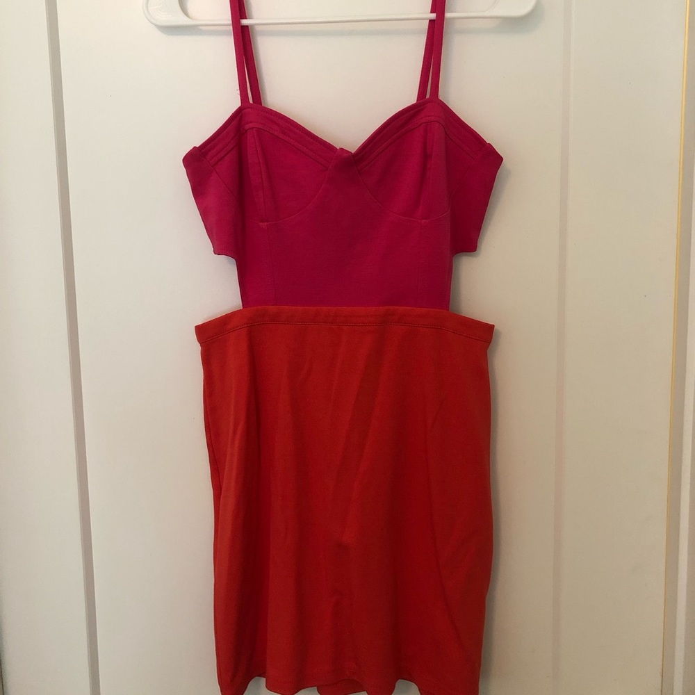 Cutout dress with color block